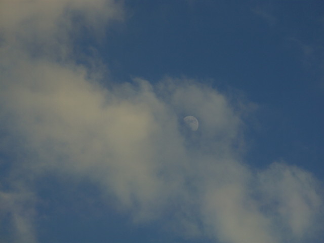 la lune, les nuages.JPG