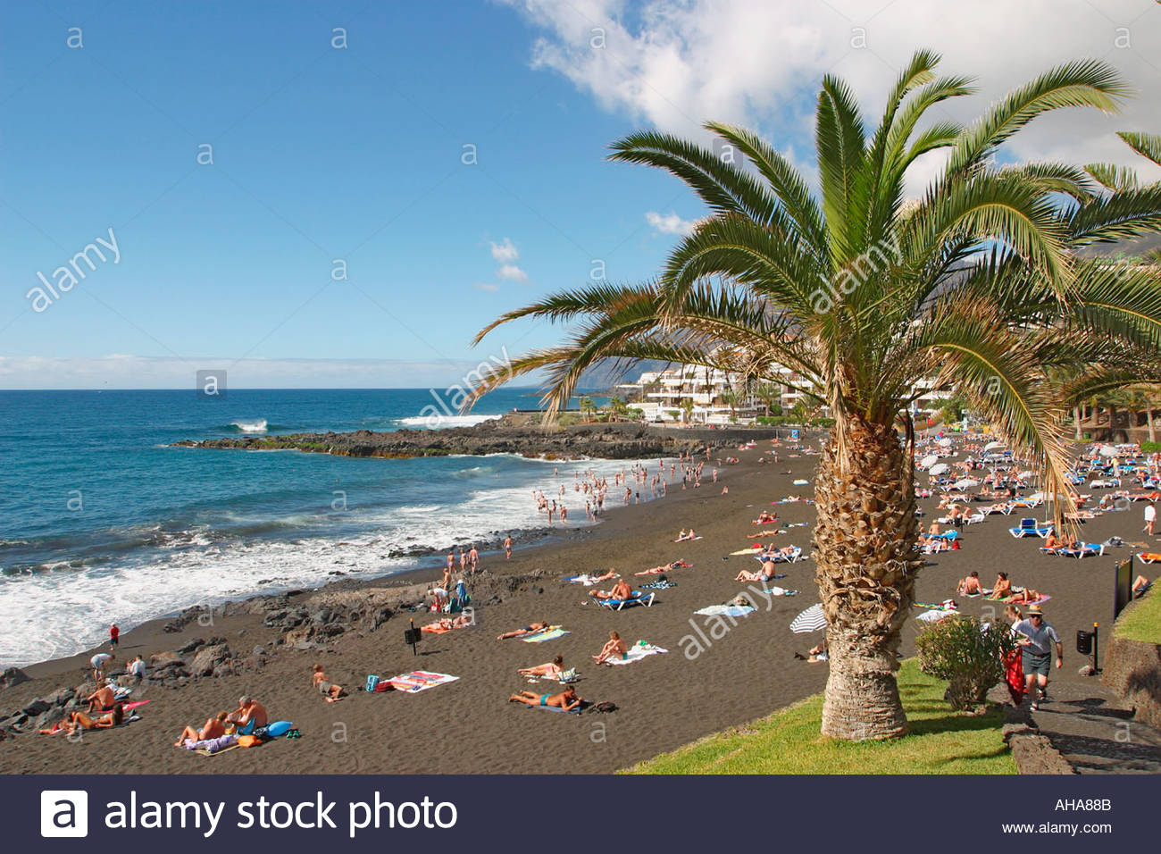 playa-de-la-arena-puerto-de-santiago-tenerife-canary-islands-spain-AHA88B.jpg