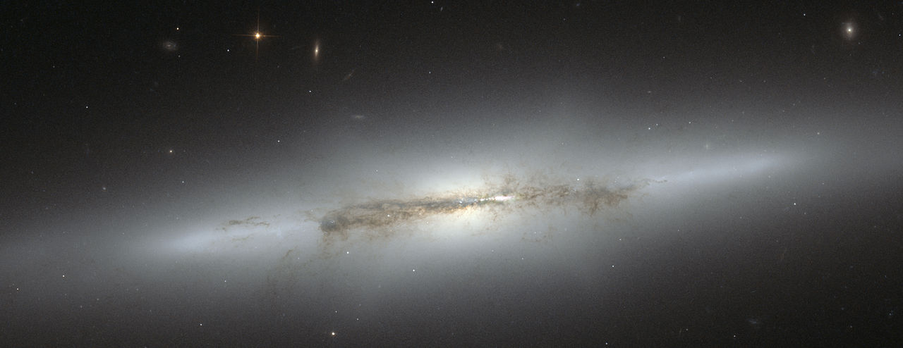 1280px-NGC_4710_(captured_by_the_Hubble_Space_Telescope).jpg