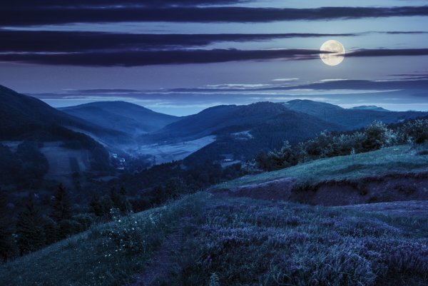 lune à la montagne.jpg